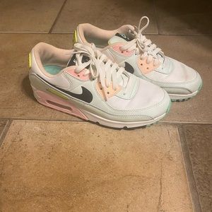 Nike air max 90’s in the color Easter